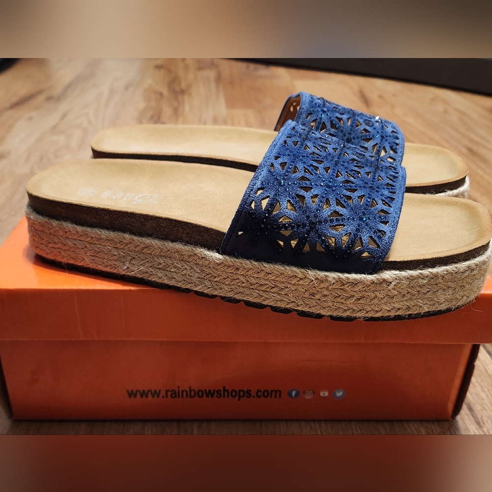 🎁Blue Woven Jeweled slides Sz 10 (fit smaller)